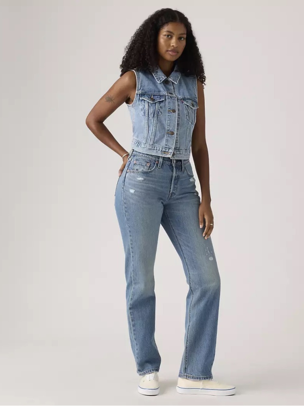 NWOT - Levi’s - 501 Curve - Medium Wash